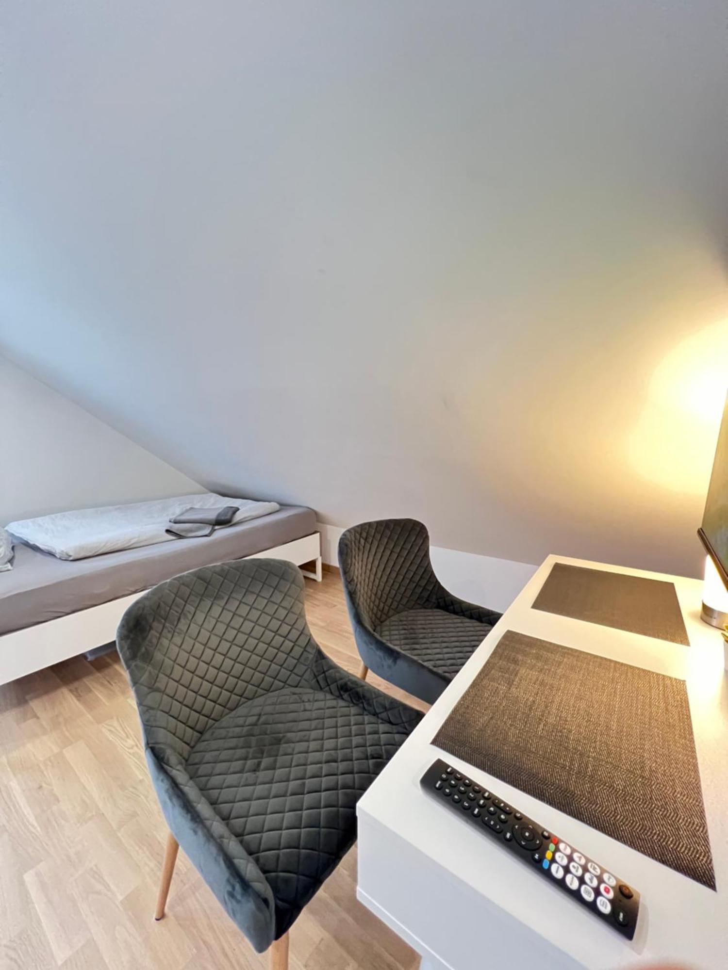 Charmantes Studio-Apartment Im Herzen Von Neureut - Fussbodenheizung, Regendusche, Waschmaschine, Stellplatz カールスルーエ エクステリア 写真