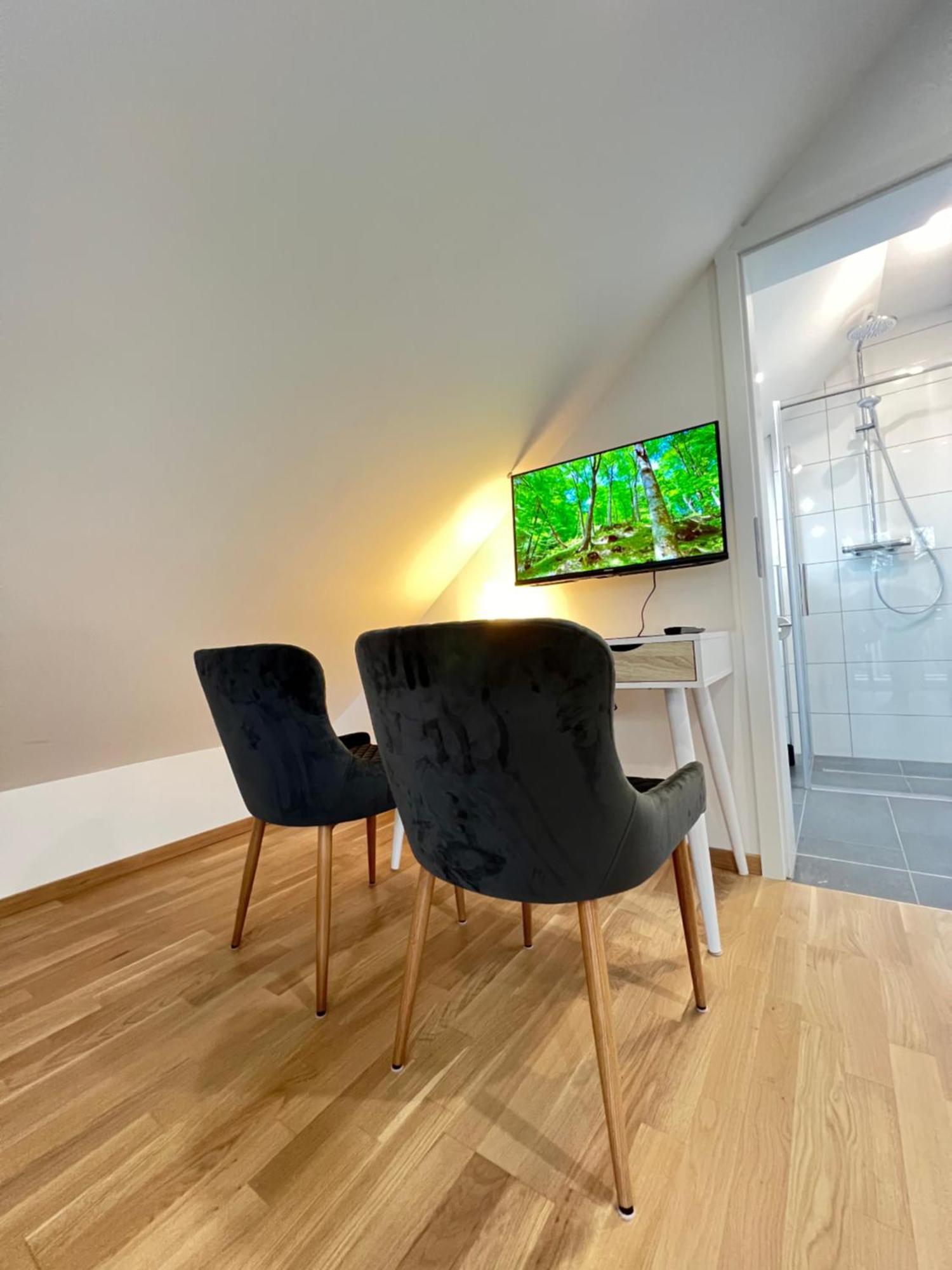 Charmantes Studio-Apartment Im Herzen Von Neureut - Fussbodenheizung, Regendusche, Waschmaschine, Stellplatz カールスルーエ エクステリア 写真