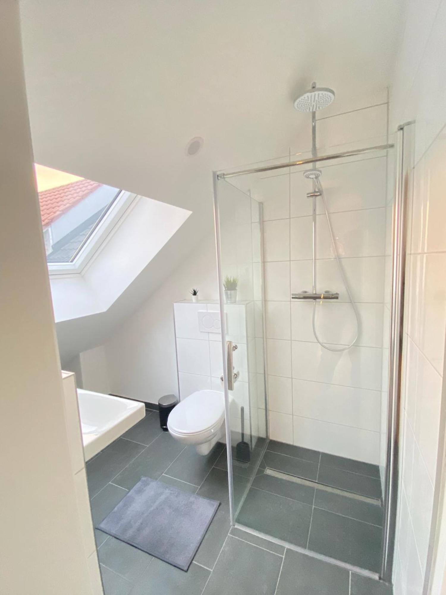 Charmantes Studio-Apartment Im Herzen Von Neureut - Fussbodenheizung, Regendusche, Waschmaschine, Stellplatz カールスルーエ エクステリア 写真