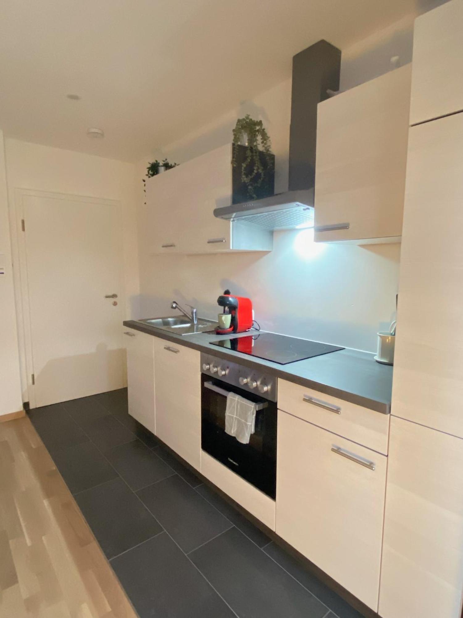 Charmantes Studio-Apartment Im Herzen Von Neureut - Fussbodenheizung, Regendusche, Waschmaschine, Stellplatz カールスルーエ エクステリア 写真